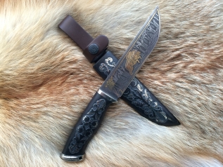 Нож Кабан (М390, граб, деревянные ножны, инкрустация)