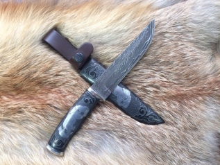 Нож "Бурый медведь" (Ламинат, Граб, Инкрустация, Подставка)